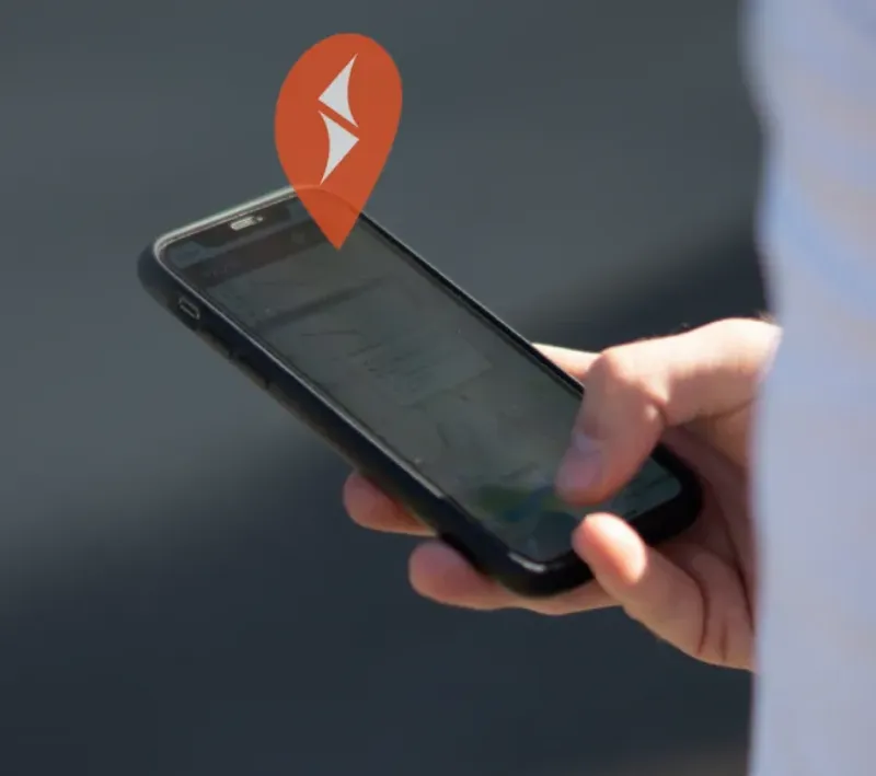 Interface de Google Maps montrant Notre-Dame de Paris et les environs avec points d’intérêt et options de transport